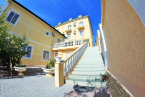 Noy Plus Guest House